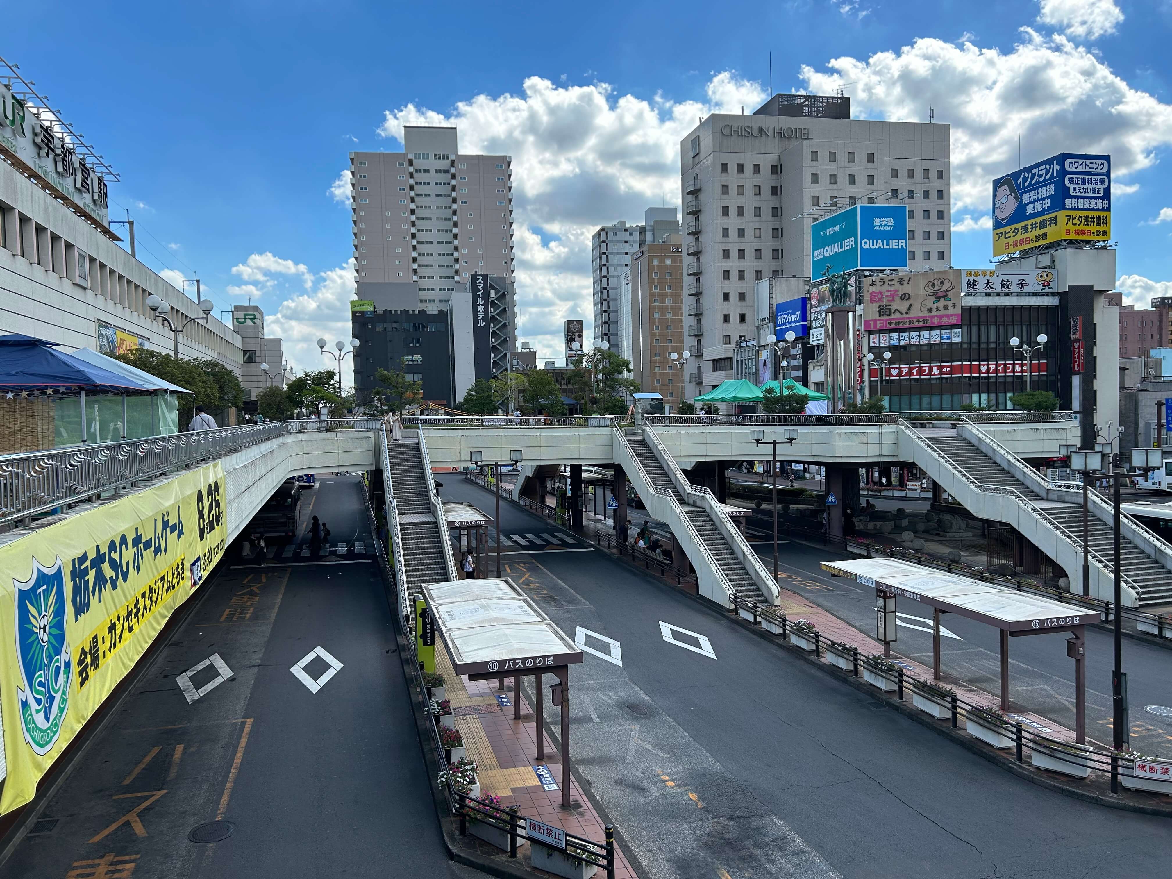 駅西口広場(バスターミナル)